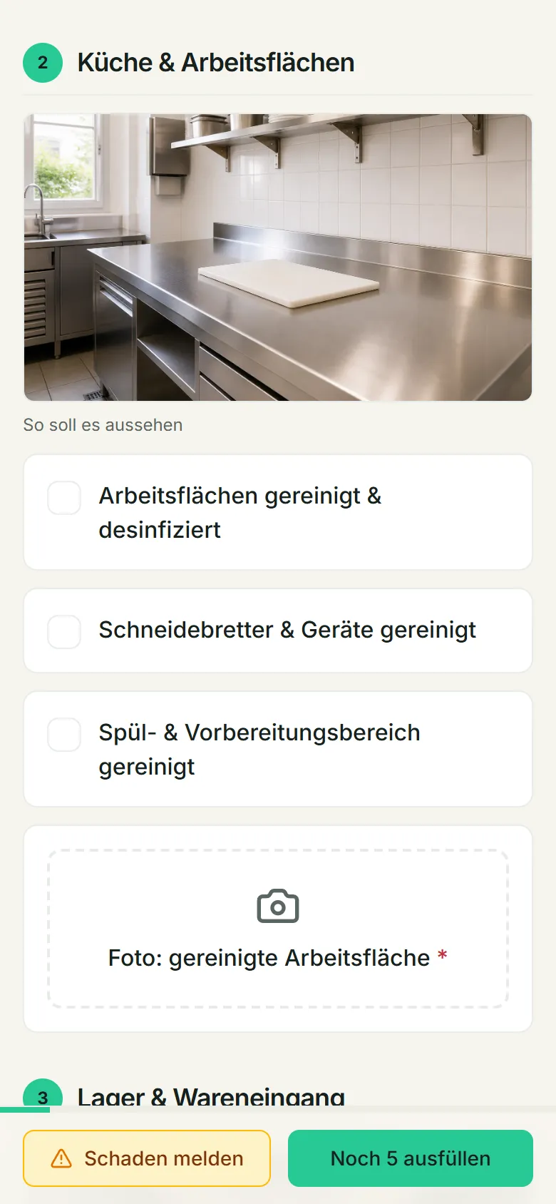 Screenshot: HACCP-Checkliste am Smartphone, Küche & Arbeitsflächen mit Pflicht-Foto.